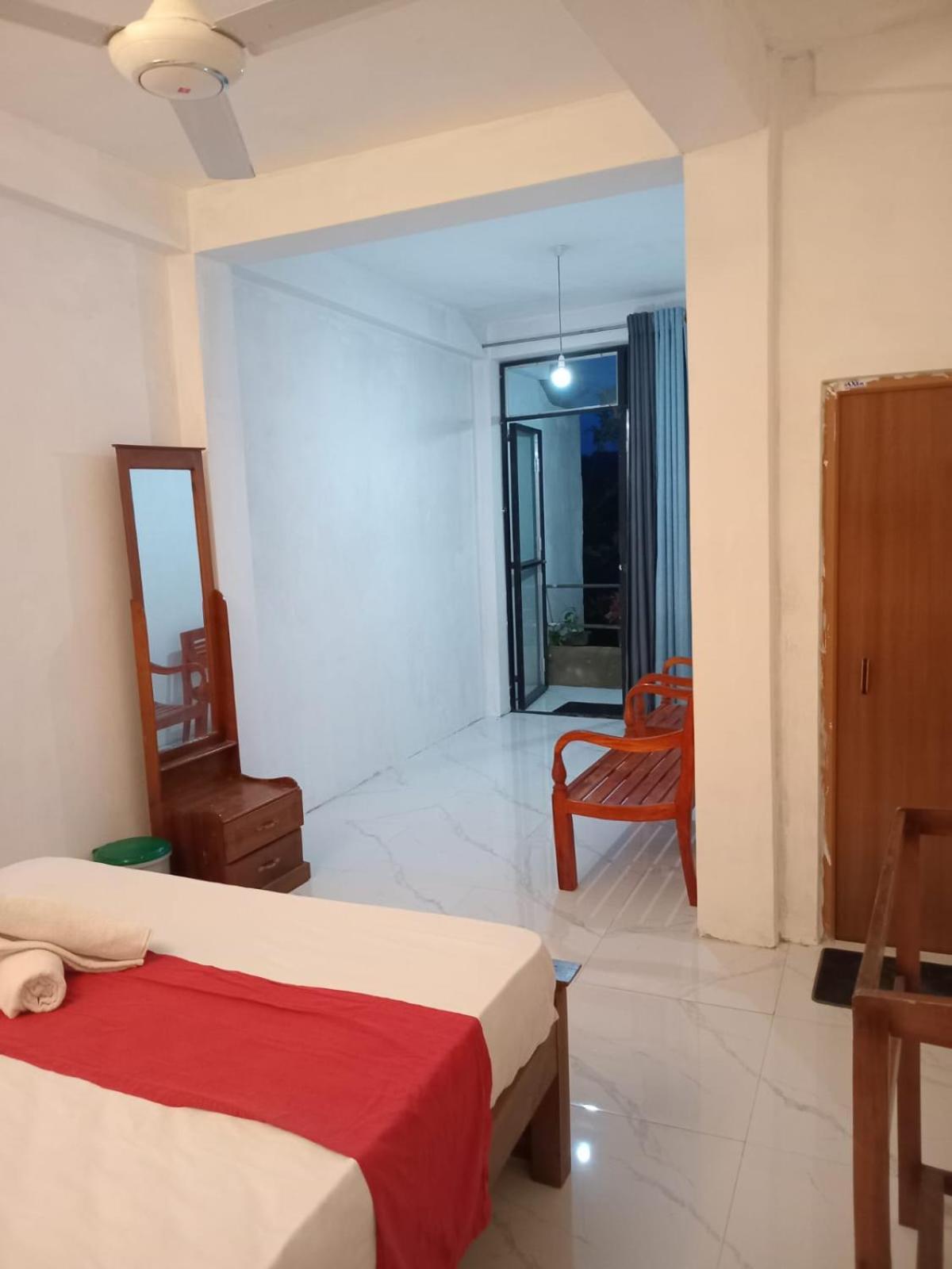 קנדי Sadhara River View Lodge מראה חיצוני תמונה