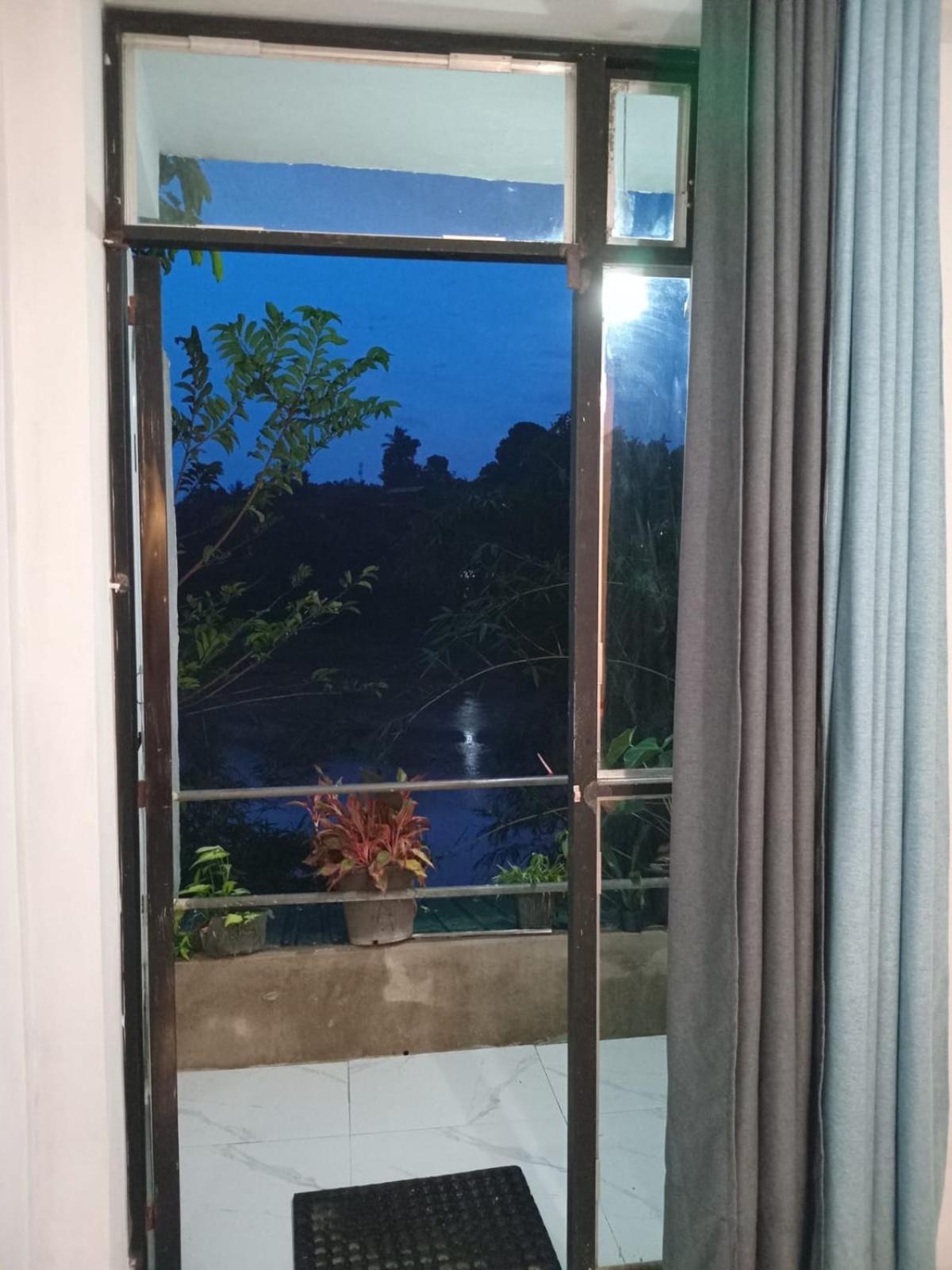 קנדי Sadhara River View Lodge מראה חיצוני תמונה